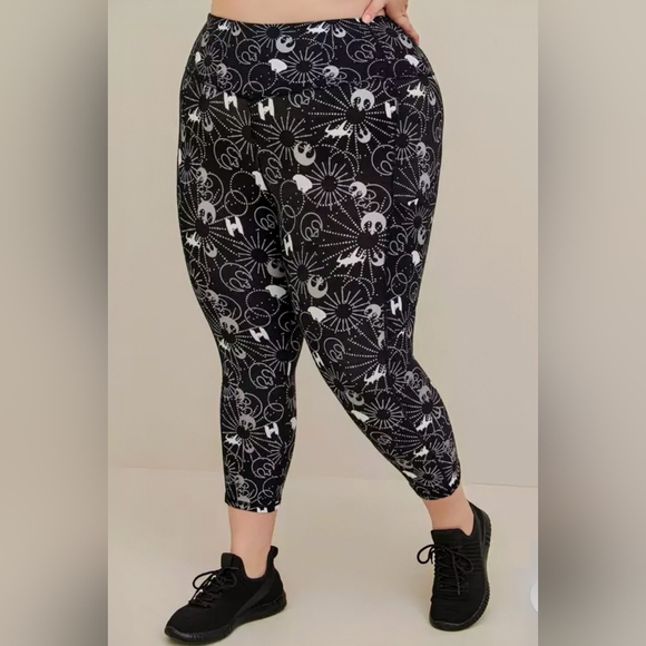 Torrid, Star Wars, Performance Core, Black Capri Leggings, Size 3X, NWOT - Picture 7 of 10